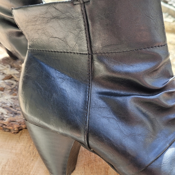 Size 7 American Eagle Bootie - Picture 8 of 8